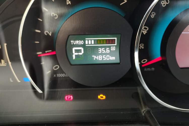Used BAIC Senova D70 2013 2.0T Elite Edition Odometer Close Up