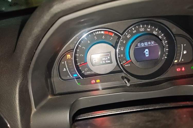 Used BAIC Senova D70 2013 2.0T Luxury Edition Odometer Close Up