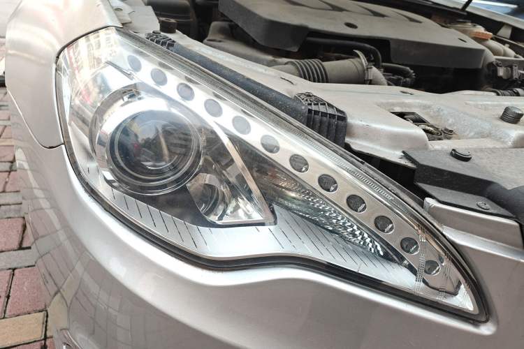 Used BAIC Senova D70 2013 2.0T Comfort Edition Right Front Headlight