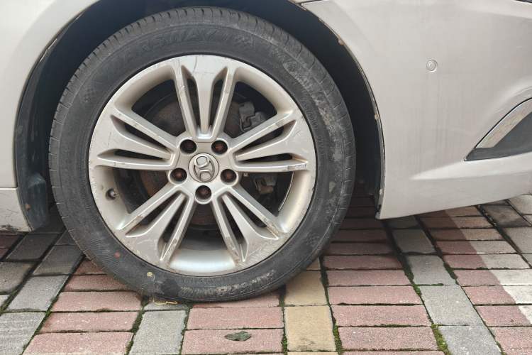 Used BAIC Senova D70 2013 2.0T Comfort Edition Right Front Wheel Hub