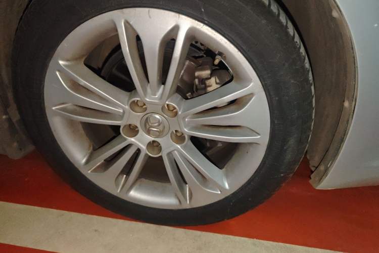 Used BAIC Senova D70 2013 2.0T Luxury Edition Right Front Wheel Hub