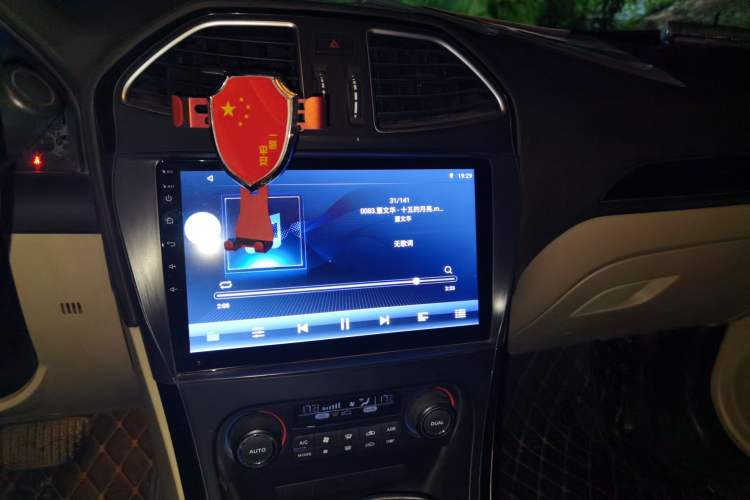 Used BAIC Senova D70 2013 2.0T Comfort Edition Audio And AC Panel