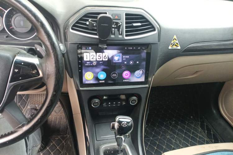 Used BAIC Senova D70 2013 2.0T Comfort Edition Audio And AC Panel