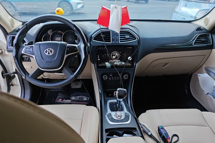 Used BAIC Senova D70 2013 1.8T Government Edition Center Console