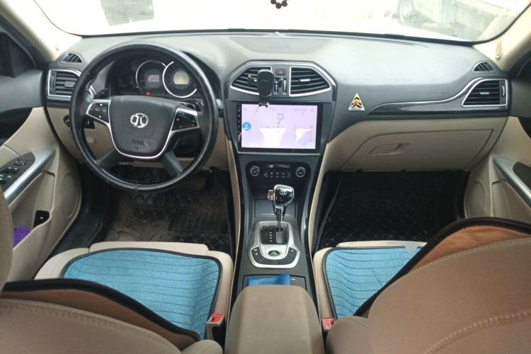 Used BAIC Senova D70 2013 2.0T Comfort Edition Center Console