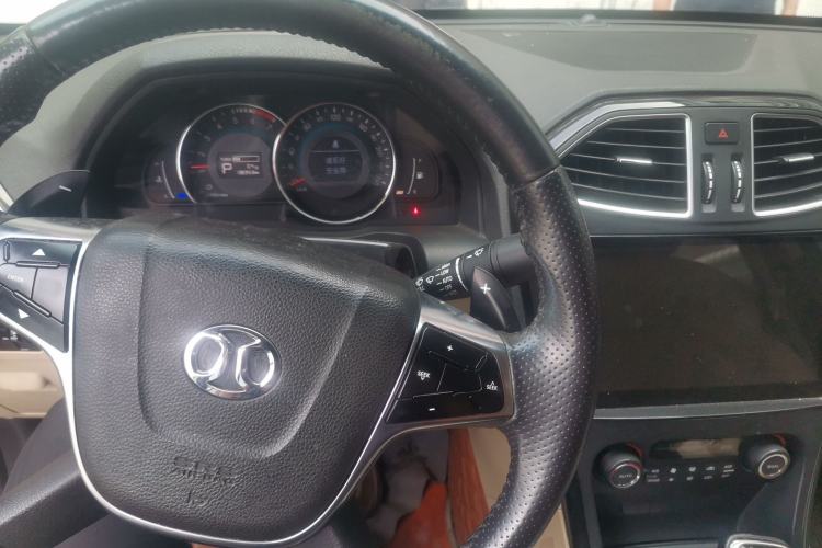 Used BAIC Senova D70 2013 1.8T Government Edition Center Console