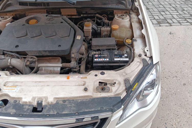 Used BAIC Senova D70 2013 2.0T Luxury Edition Engine Bay Left
