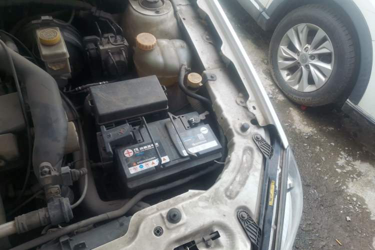 Used BAIC Senova D70 2013 1.8T Government Edition Engine Bay Left