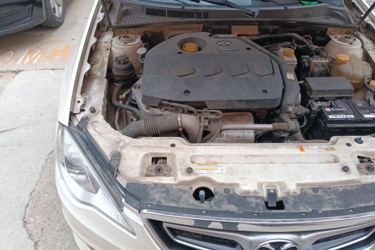 Used BAIC Senova D70 2013 2.0T Luxury Edition Engine Bay Right