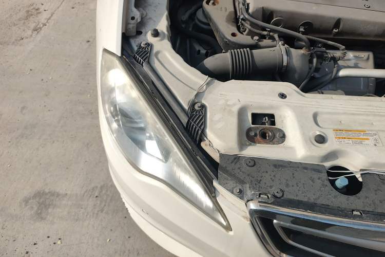 Used BAIC Senova D70 2013 2.0T Comfort Edition Engine Bay Right
