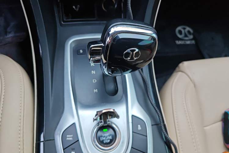 Used BAIC Senova D70 2013 1.8T Government Edition Gear Lever