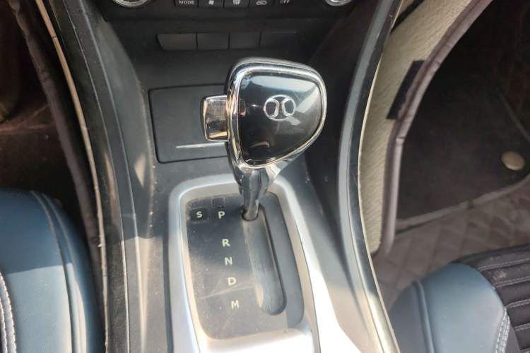 Used BAIC Senova D70 2013 2.0T Comfort Edition Gear Lever