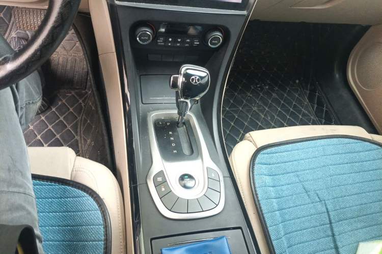 Used BAIC Senova D70 2013 2.0T Comfort Edition Gear Lever
