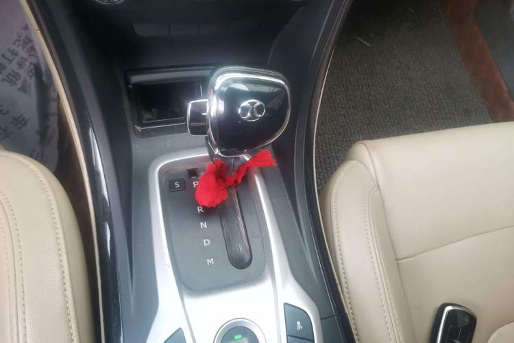 Used BAIC Senova D70 2013 1.8T Government Edition Gear Lever