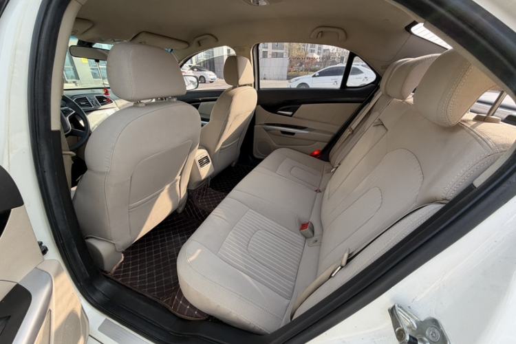 Used BAIC Senova D70 2013 2.0T Comfort Edition Interior 2
