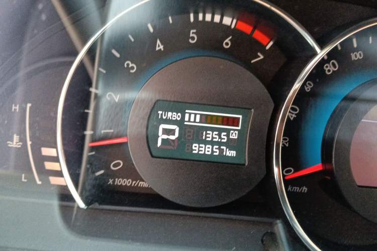 Used BAIC Senova D70 2013 2.0T Luxury Edition Odometer Close Up