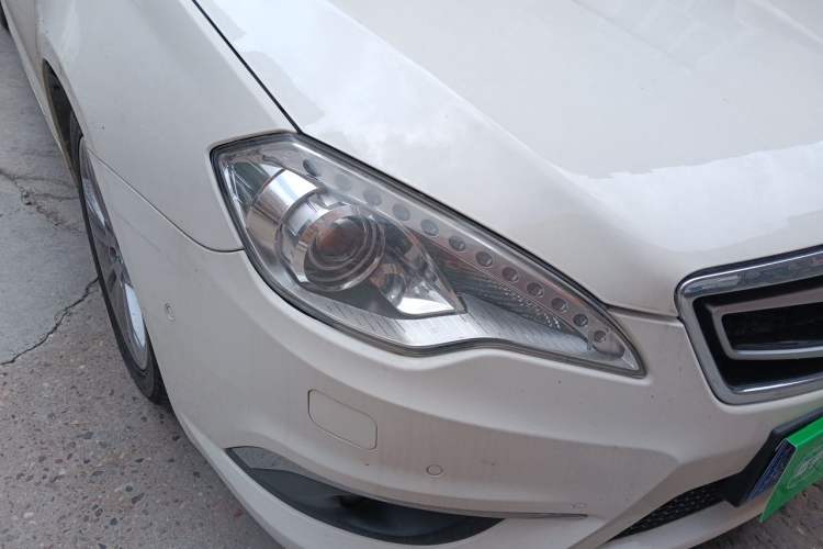 Used BAIC Senova D70 2013 2.0T Luxury Edition Right Front Headlight