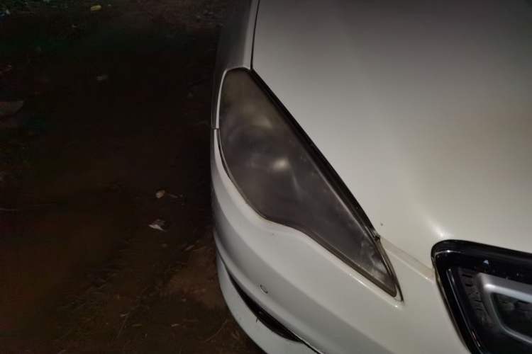 Used BAIC Senova D70 2013 2.0T Comfort Edition Right Front Headlight