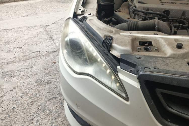 Used BAIC Senova D70 2013 2.0T Comfort Edition Right Front Headlight