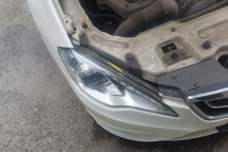 Used BAIC Senova D70 2013 1.8T Government Edition Right Front Headlight