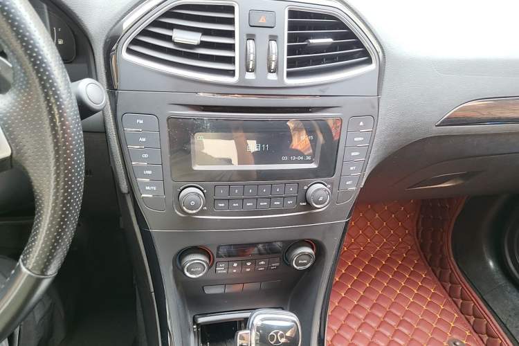 Used BAIC Senova D70 2018 Performance Version 1.8T Comfort Version Audio And AC Panel