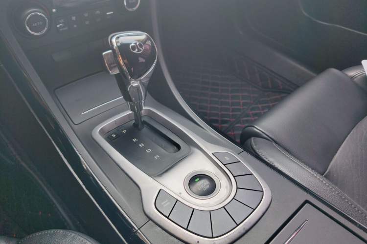 Used BAIC Senova D70 2018 Performance Version 1.8T Comfort Version Gear Lever