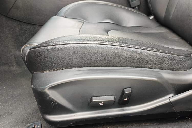 Used BAIC Senova D70 2018 Performance Version 1.8T Comfort Version Interior 4