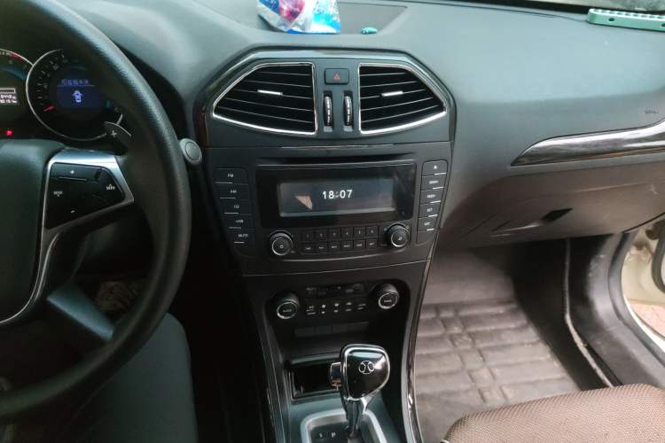 Used BAIC Senova D70 2018 Performance Version 1.8T Comfort Version Audio And AC Panel
