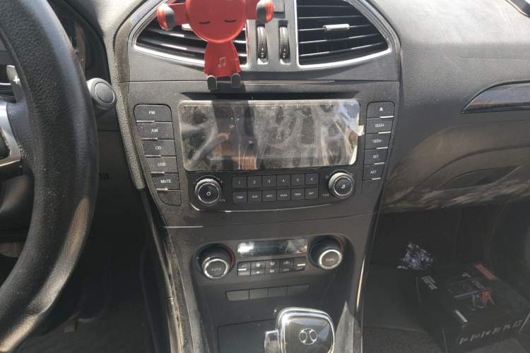 Used BAIC Senova D70 2018 Performance Version 1.8T Comfort Version Audio And AC Panel