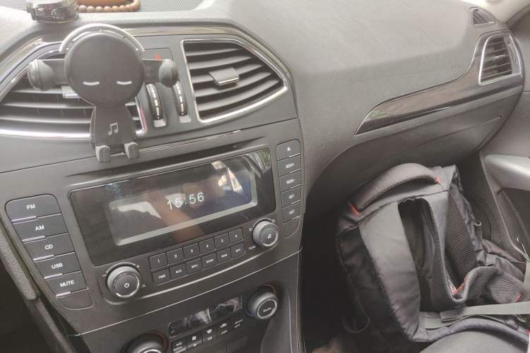 Used BAIC Senova D70 2018 Performance Version 1.8T Comfort Version Audio And AC Panel
