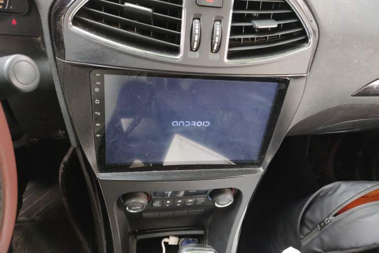 Used BAIC Senova D70 2018 Performance Version 1.8T Comfort Version Audio And AC Panel