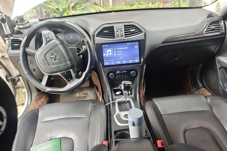 Used BAIC Senova D70 2018 Performance Version 1.8T Comfort Version Center Console