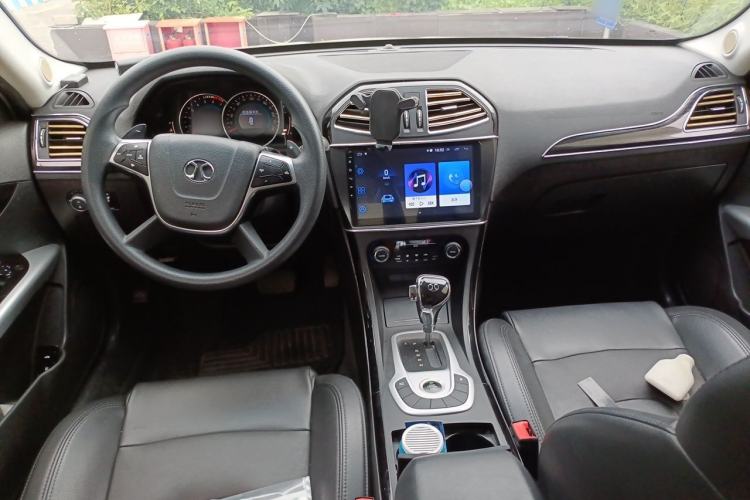 Used BAIC Senova D70 2018 Performance Version 1.8T Comfort Version Center Console