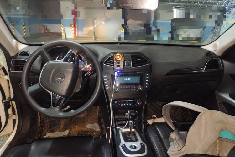 Used BAIC Senova D70 2018 Performance Version 1.8T Comfort Version Center Console