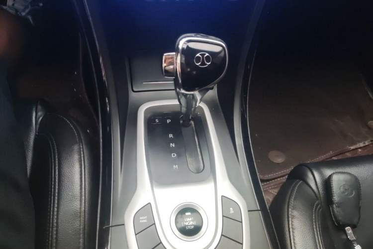Used BAIC Senova D70 2018 Performance Version 1.8T Comfort Version Gear Lever