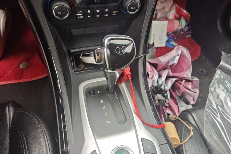 Used BAIC Senova D70 2018 Performance Version 1.8T Comfort Version Gear Lever