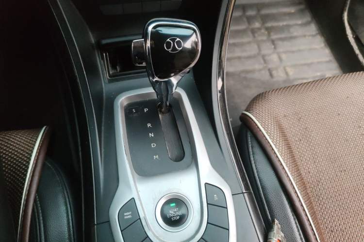 Used BAIC Senova D70 2018 Performance Version 1.8T Comfort Version Gear Lever