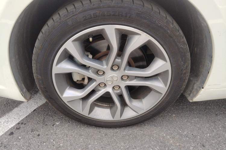 Used BAIC Senova D70 2018 Performance Version 1.8T Comfort Version Left Front Wheel Hub