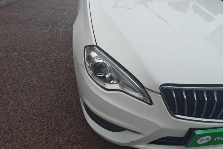 Used BAIC Senova D70 2018 Performance Version 1.8T Comfort Version Right Front Headlight