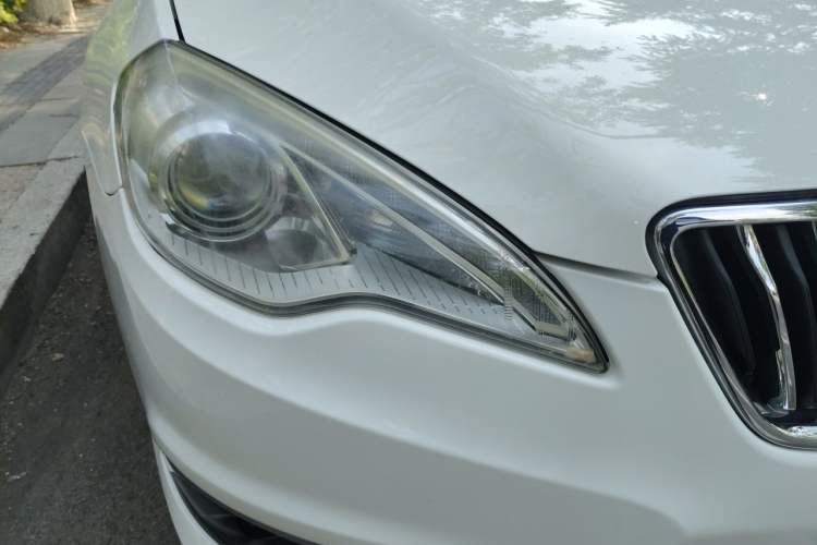 Used BAIC Senova D70 2018 Performance Version 1.8T Comfort Version Right Front Headlight