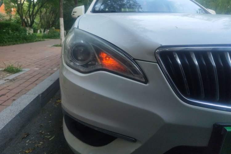 Used BAIC Senova D70 2018 Performance Version 1.8T Comfort Version Right Front Headlight