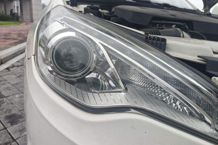 Used BAIC Senova D70 2018 Performance Version 1.8T Comfort Version Right Front Headlight