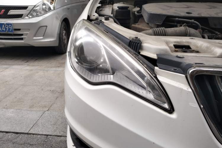 Used BAIC Senova D70 2018 Performance Version 1.8T Comfort Version Right Front Headlight