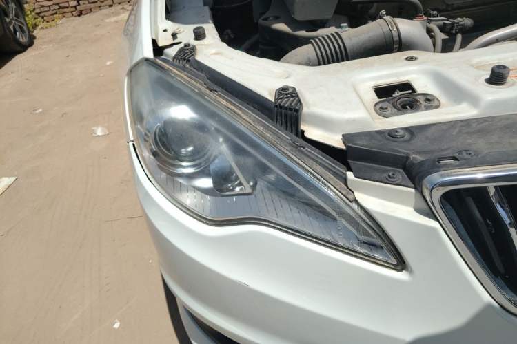Used BAIC Senova D70 2018 Performance Version 1.8T Comfort Version Right Front Headlight