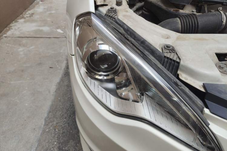 Used BAIC Senova D70 2018 Performance Version 1.8T Comfort Version Right Front Headlight