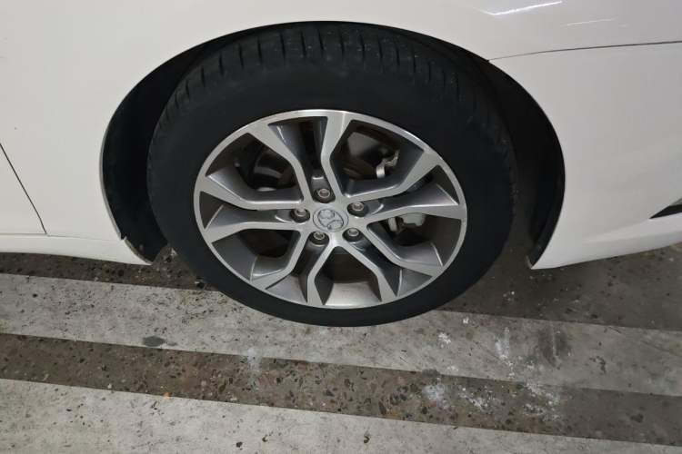 Used BAIC Senova D70 2018 Performance Version 1.8T Comfort Version Right Front Wheel Hub