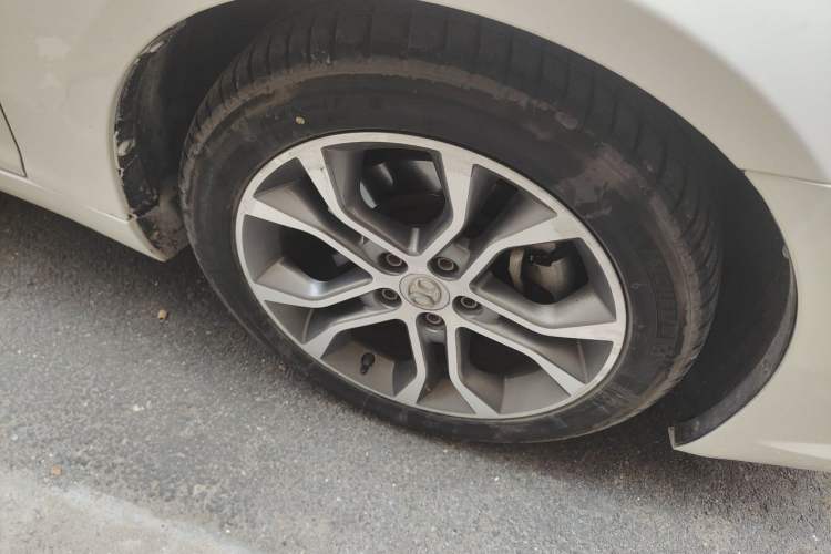 Used BAIC Senova D70 2018 Performance Version 1.8T Comfort Version Right Front Wheel Hub
