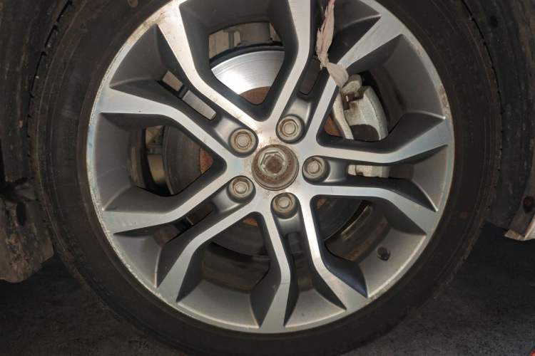 Used BAIC Senova D70 2018 Performance Version 1.8T Comfort Version Right Front Wheel Hub