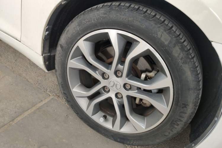 Used BAIC Senova D70 2018 Performance Version 1.8T Comfort Version Right Front Wheel Hub