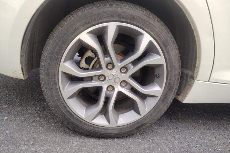 Used BAIC Senova D70 2018 Performance Version 1.8T Comfort Version Right Rear Wheel Hub